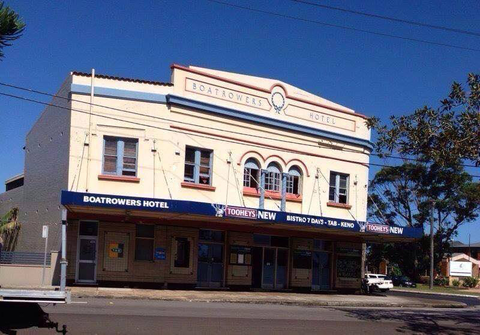 Boatrowers Hotel - Tourism Caloundra 1