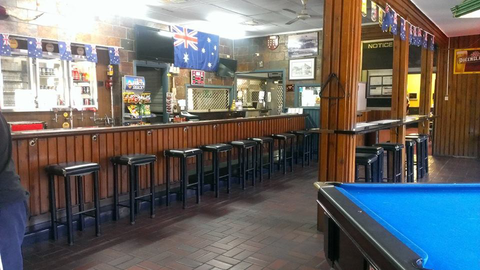 Lakes Creek Hotel - Tourism Caloundra 2