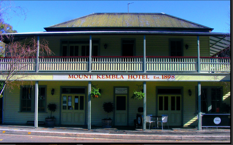 Mount Kembla Village Hotel - Tourism Caloundra 1