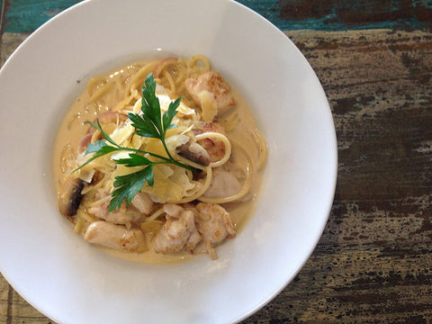 Ocean Shores Tavern - Tourism Caloundra 1