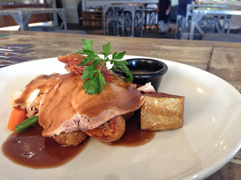 Ocean Shores Tavern - Tourism Caloundra 3