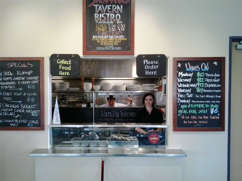 Salamander Tavern - Tourism Caloundra 1