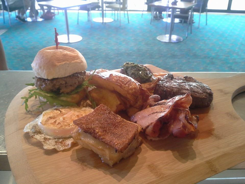 Salamander Tavern - Tourism Caloundra 4