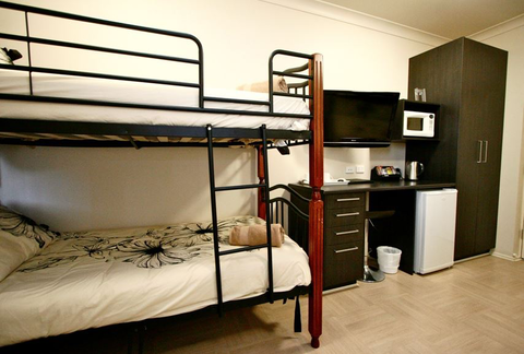 Station Hotel - Tourism Caloundra 3