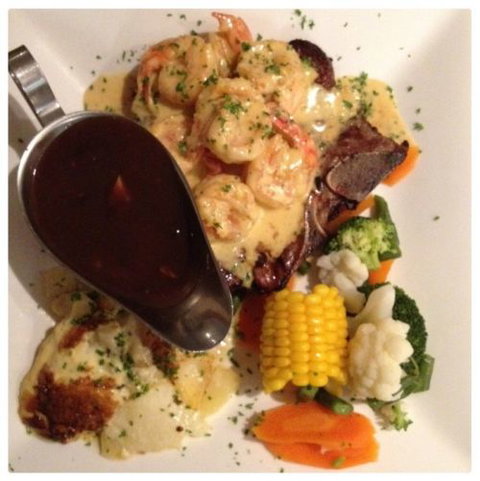 Burleigh Waters Tavern - Tourism Caloundra 2