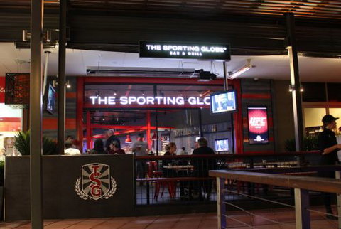 The Sporting Globe Bar & Grill - Tourism Caloundra 0