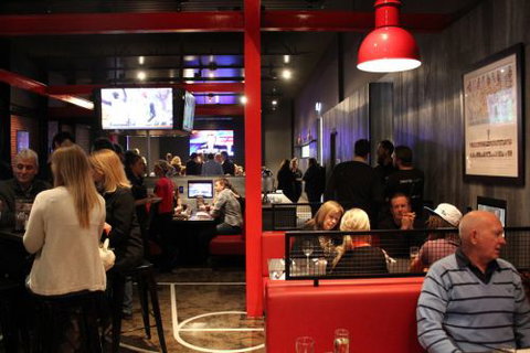 The Sporting Globe Bar & Grill - Tourism Caloundra 1