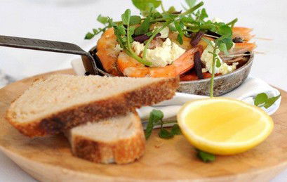 Newport Arms Hotel - Tourism Caloundra 1