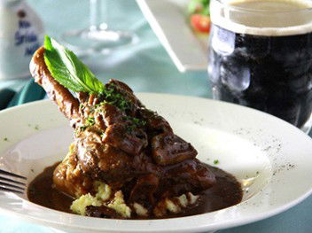 Mulligans Irish Restaurant - Tourism Caloundra 1