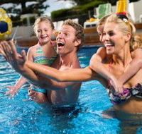 V3 Bar  Novotel Brighton Beach - Tourism Caloundra