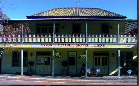Mount Kembla Village Hotel - Tourism Caloundra 0