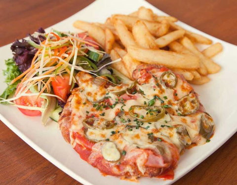 Tugun Tavern - Tourism Caloundra 3