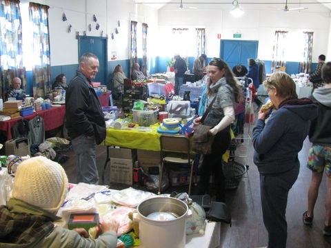 Trash And Treasure At East Kurrajong - Tourism Caloundra 2