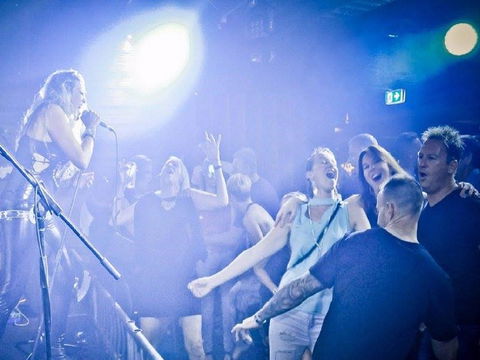 Karaoke At The Avenue - Tourism Caloundra 0