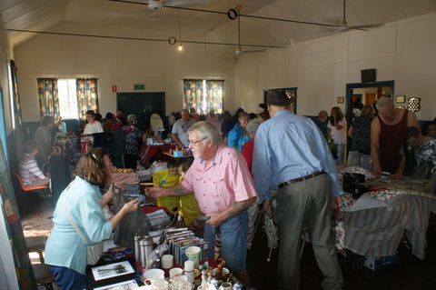 Twilight Markets At East Kurrajong - Tourism Caloundra 0