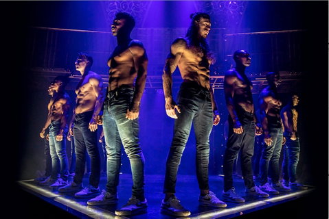MAGIC MIKE LIVE - Tourism Caloundra 0