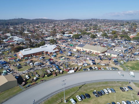 Wagga Swap Meet Run By  Classic And Historic Automobile Club Of Australia - Wagga Wagga Region - Tourism Caloundra 0