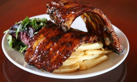 Oscar's Hotel Restaurant - Tourism Caloundra 0