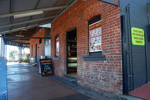 Four Iron Restaurant - Tourism Caloundra 1