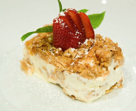 Nikos Restaurant Bar - Tourism Caloundra 1