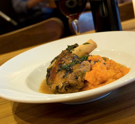 Nikos Restaurant Bar - Tourism Caloundra 5