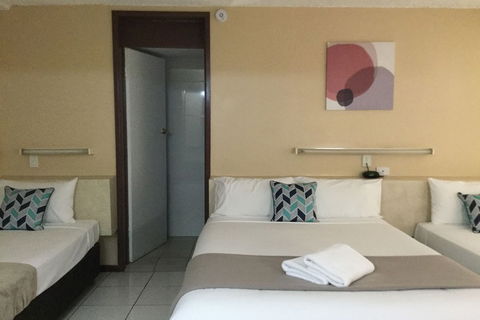 Ambassador Motel - Tourism Caloundra 6