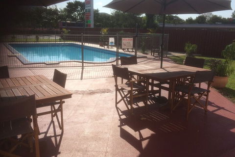 Ambassador Motel - Tourism Caloundra 1