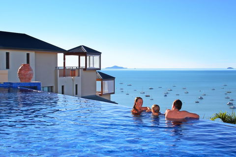 Pinnacles Resort - Tourism Caloundra 1