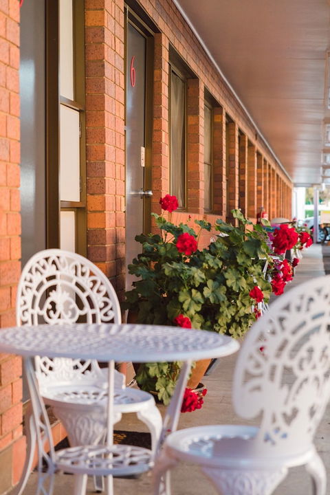 Country Pathfinder Motor Inn - Tourism Caloundra 0