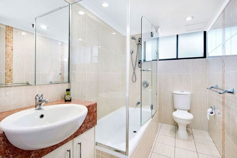 ULTIQA Beach Haven At Broadbeach - Tourism Caloundra 3