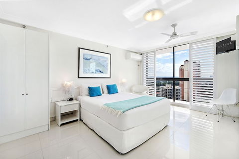 ULTIQA Beach Haven At Broadbeach - Tourism Caloundra 5