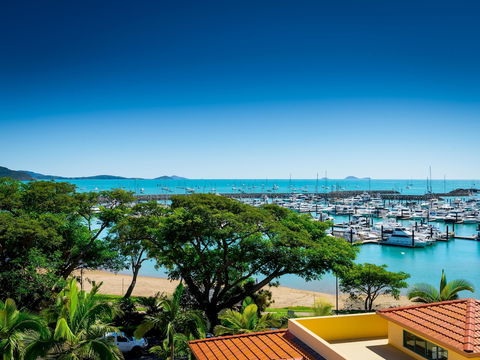 Shingley Beach Resort - Tourism Caloundra 3
