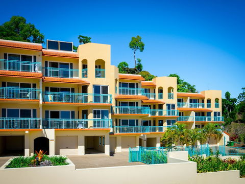 Shingley Beach Resort - Tourism Caloundra 0