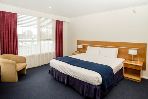Edgewater Hotel - Tourism Caloundra 3