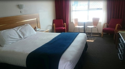 Edgewater Hotel - Tourism Caloundra 2