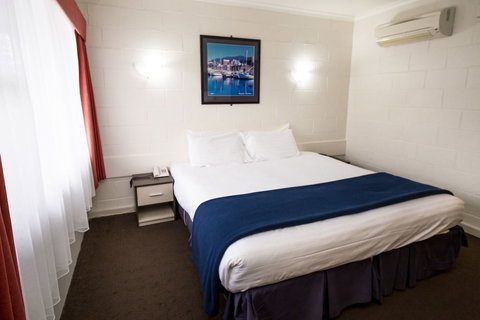 Edgewater Hotel - Tourism Caloundra 4