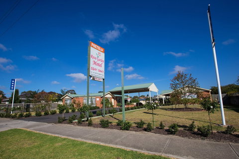 Rose Garden Motel - Tourism Caloundra 1
