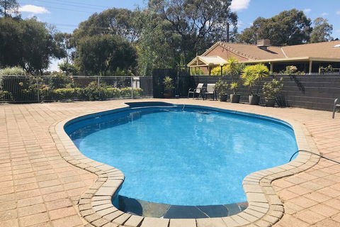 Nagambie Motor Inn - Tourism Caloundra 2
