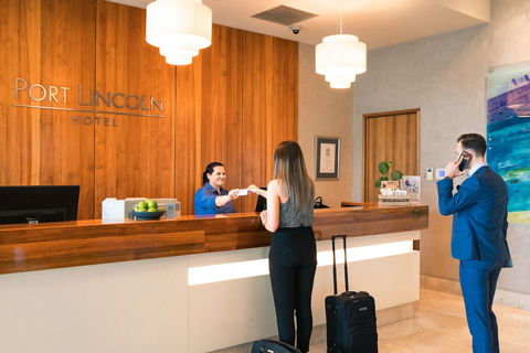 The Port Lincoln Hotel - Tourism Caloundra 4