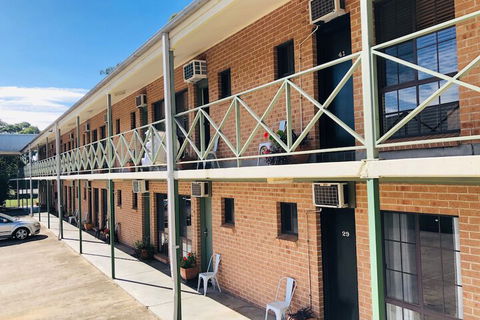 Campbelltown Colonial Motor Inn - Tourism Caloundra 1