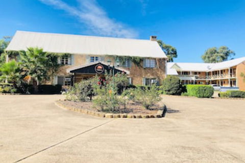 Campbelltown Colonial Motor Inn - Tourism Caloundra 0