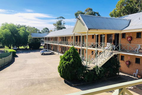 Campbelltown Colonial Motor Inn - Tourism Caloundra 4