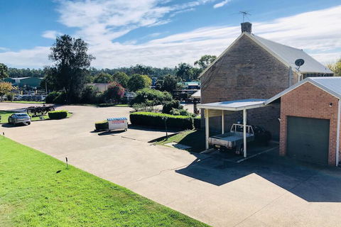 Campbelltown Colonial Motor Inn - Tourism Caloundra 3