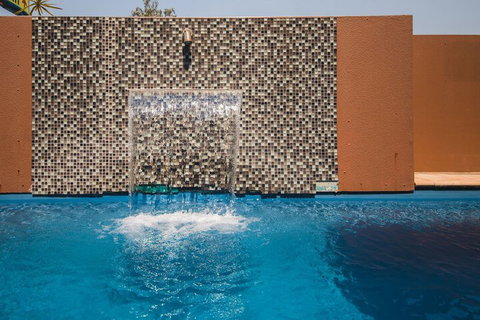 Rocky Resort Motor Inn - Tourism Caloundra 6