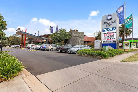 Quality Hotel Taylors Lakes - Tourism Caloundra 4