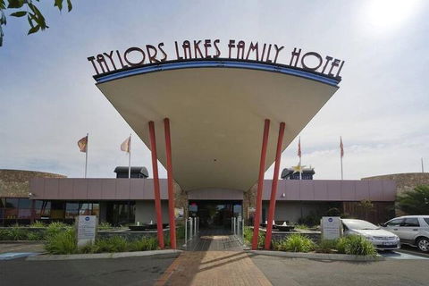 Quality Hotel Taylors Lakes - Tourism Caloundra 1