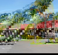 Pines Country Club Motor Inn - Tourism Caloundra