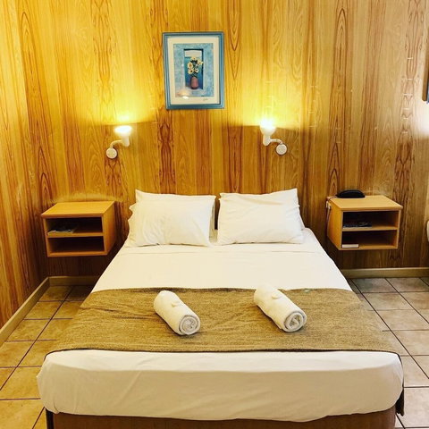 Pine Tree Motel - Tourism Caloundra 6