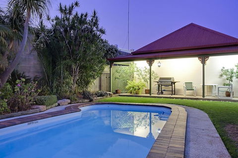 Pioneer Motel - Tourism Caloundra 0