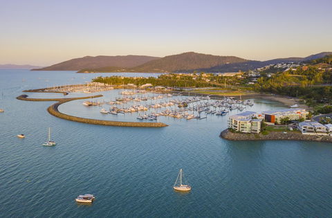 Peninsula Airlie Beach - Tourism Caloundra 3